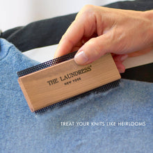 Load image into Gallery viewer, The Laundress - Sweater Comb