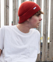 Load image into Gallery viewer, ESCUYER - Ribbed Merino Beanie / Orange