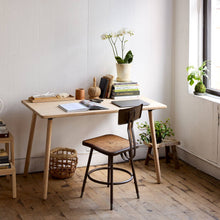 Load image into Gallery viewer, Bloomist - Basic Planter, White Patina